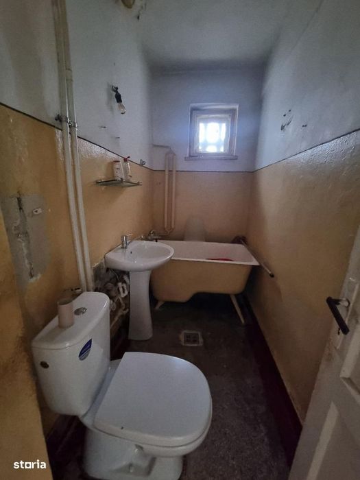 Apartament 2 camere, zona Centru, etaj 2 !