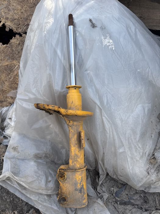 Амортизатор передний