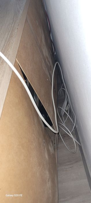 Comoda tv cu 2 usi si 3 sertare