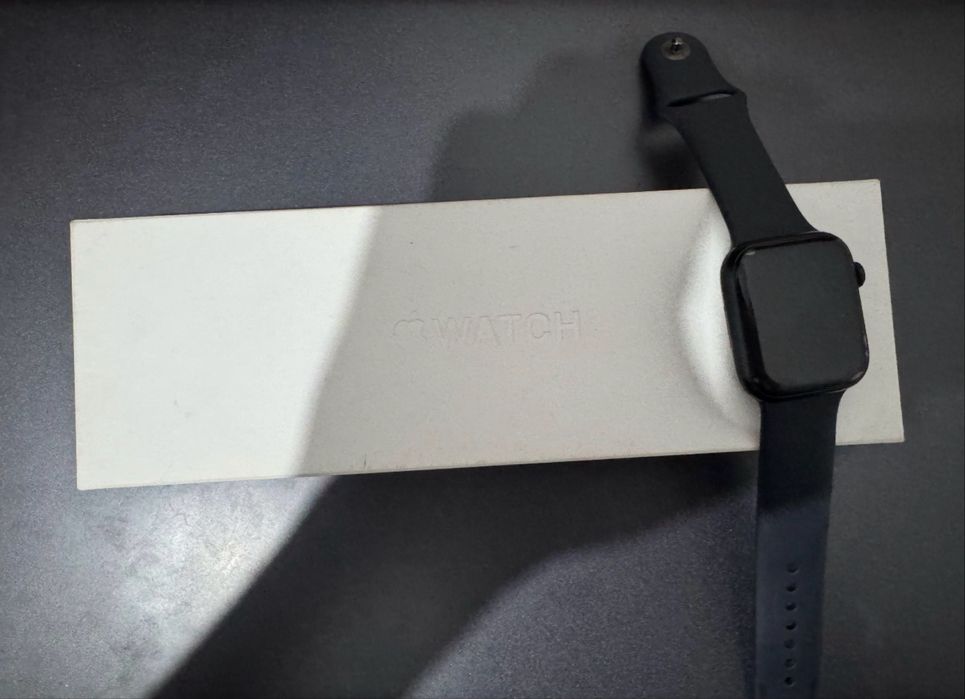 Iwatch 9 98 % orginal holati yangidy.