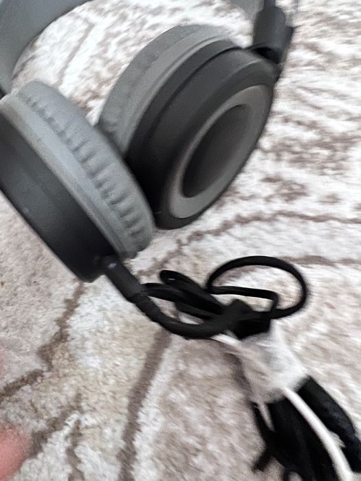 Продам наушники yison