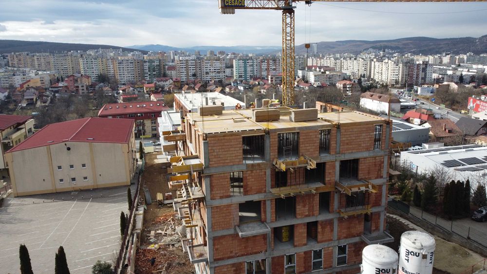 Apartament cu doua camere decomandate si gradina generoasa
