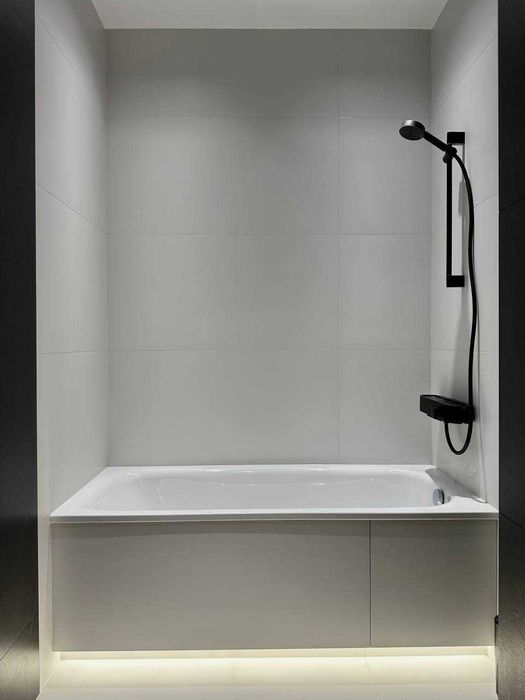 Сдам НОВУЮ СВЕТЛУЮ 3х ком кв-ру рядом метро Д.Народов 3\5\12   (P5)