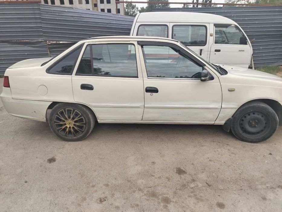 Продам срочно Нексия 2