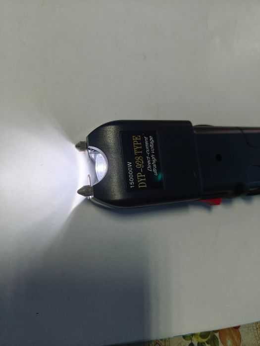 Lanterna cu electrosocuri