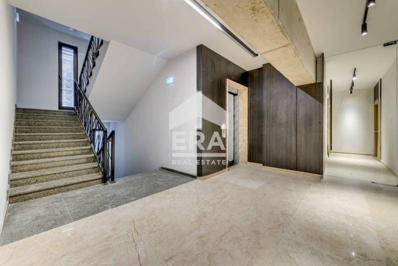 Тристаен апартамент с гледка към града в нова луксозна сграда с АКТ 16