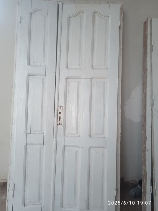 Продам двери из доски.