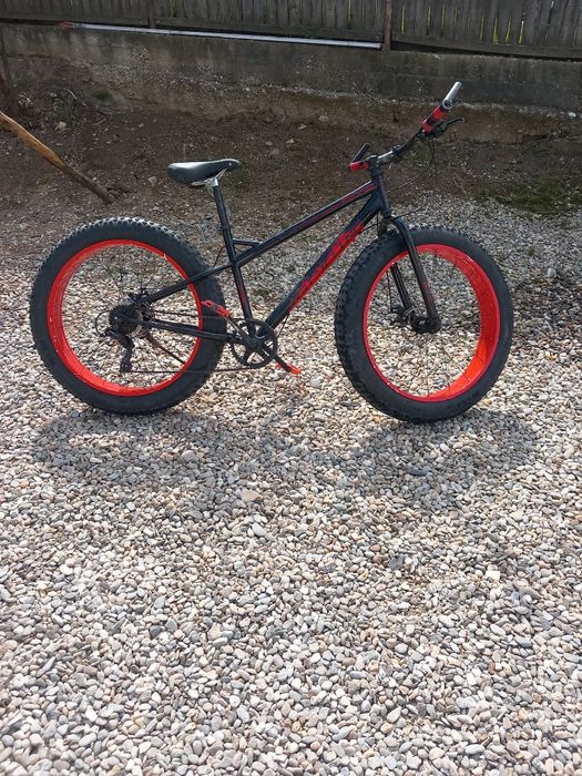 Vând fat bike culoare roșie, roti pe 26/4.0