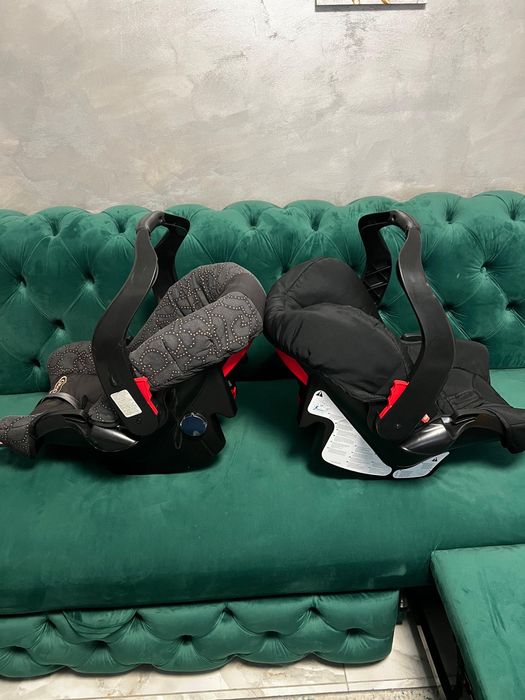 Ofer spre vanzare Scoica Graco ( ambele incluse in pret)