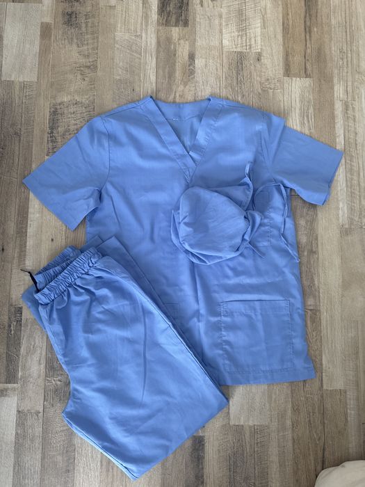 Scrubs (medical uniform)