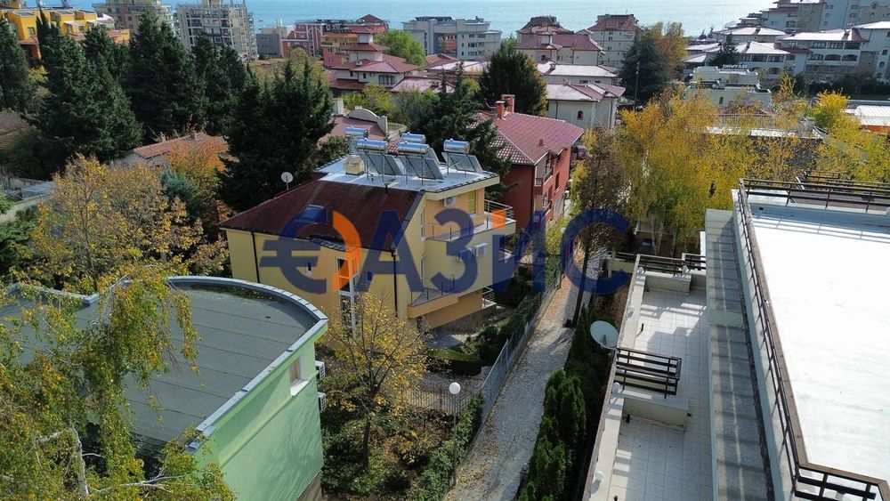 Продава се Къща в к.к. Слънчев бряг - 415 кв.м за 1100 €/кв.м - Снимка #1