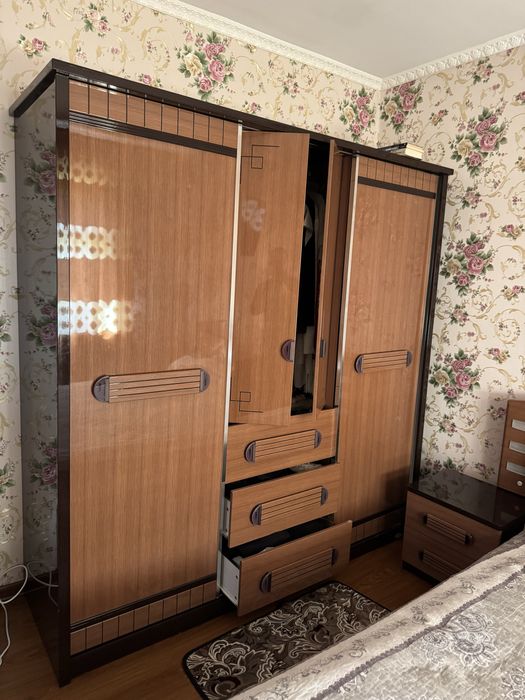 Продам спальный гарнитур