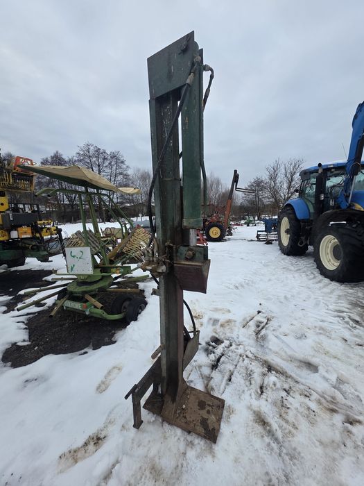 Spargator lemn in tiranti la tractor cu pompa proprie  14 tone