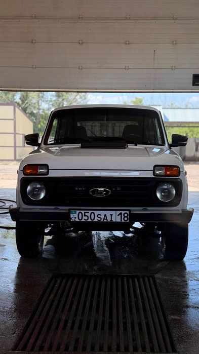 Продам машину Lada Niva Urban.