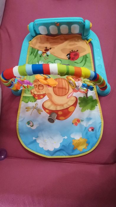 Hainute și jucării bebe