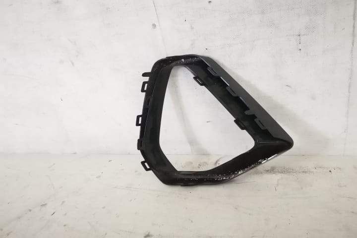 Ornament Grila Proiector Stanga Original In Stare Buna S line Audi  Q3