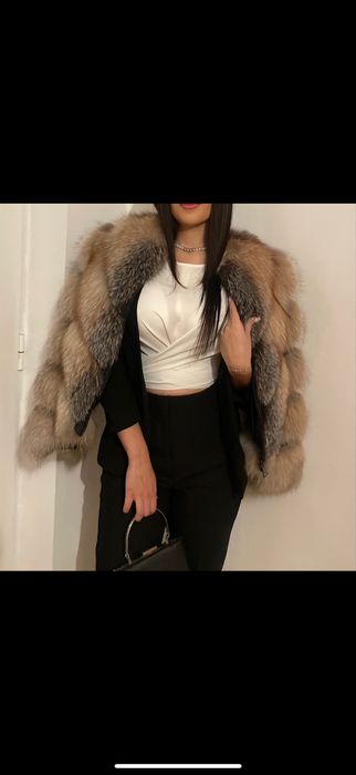 Blana de vulpe model in V