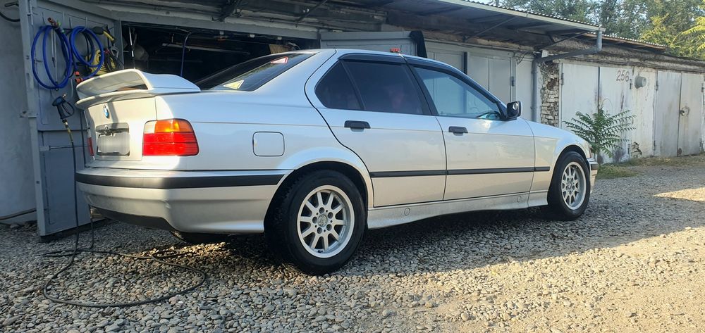 Продам автомобиль БМВ 320,1991 года