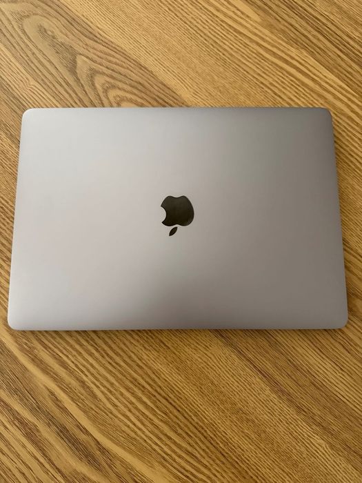 MacBook Pro 2017 (Intel Core i7 / 16GB RAM)