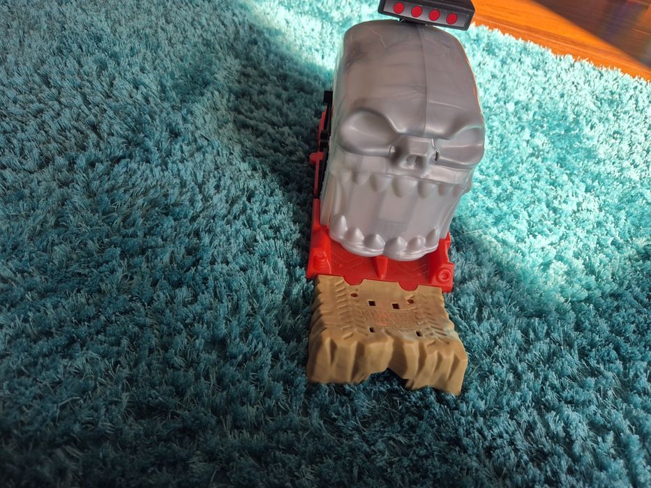 Hotwheels писта череп
