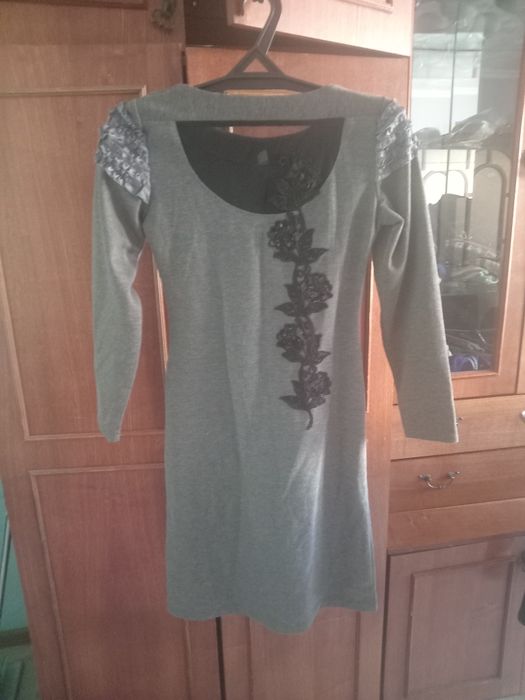 Продам женские платья