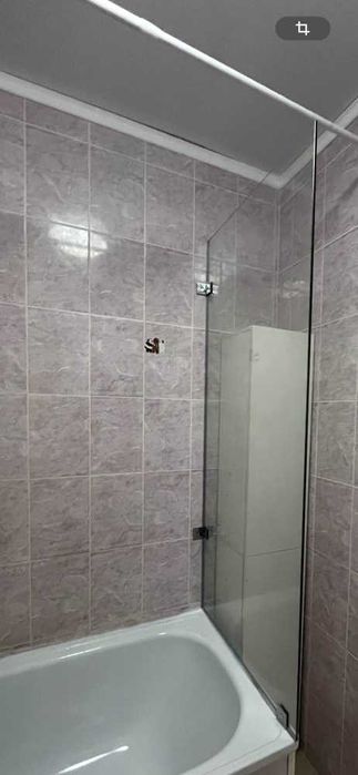 Перегородка для ванны из стекла