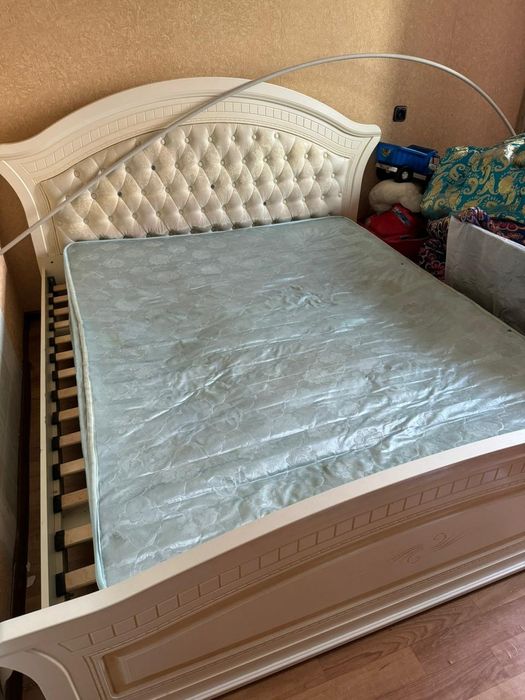 Двухспальная кровать