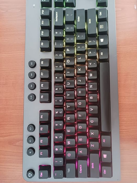 Vând PC i3 9100F, gtx 1070, 16 GB 3000mhz, sursa 620w+tastatura