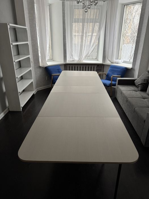 Продаю стол книжку