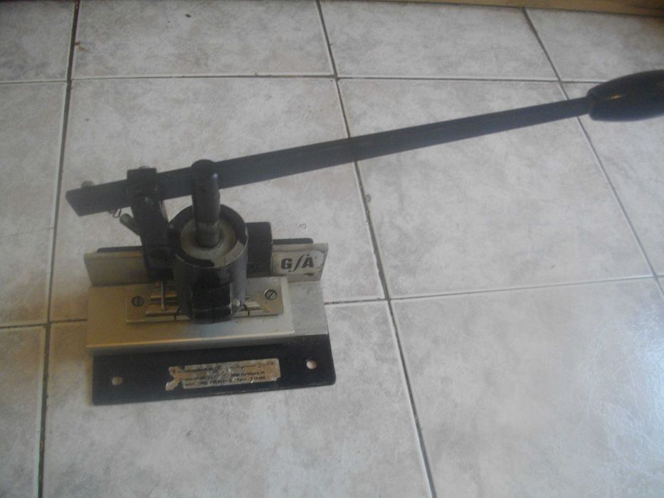 Преса V Рязане Первази/ Стойка Бормашина/ Ръчен Такер/ Ножица Ламарина