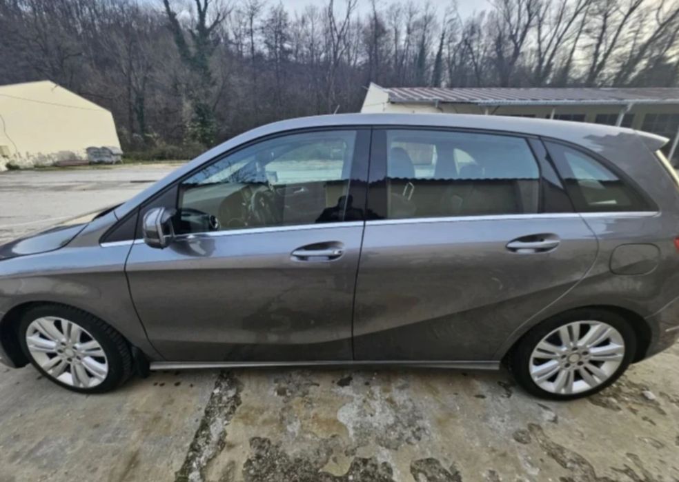 Mercedes B180  Панорамама