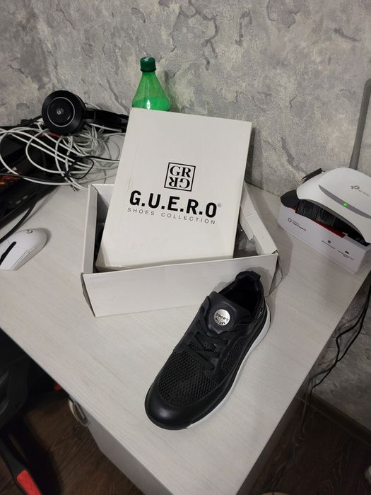 Кожаные женские кроссовки