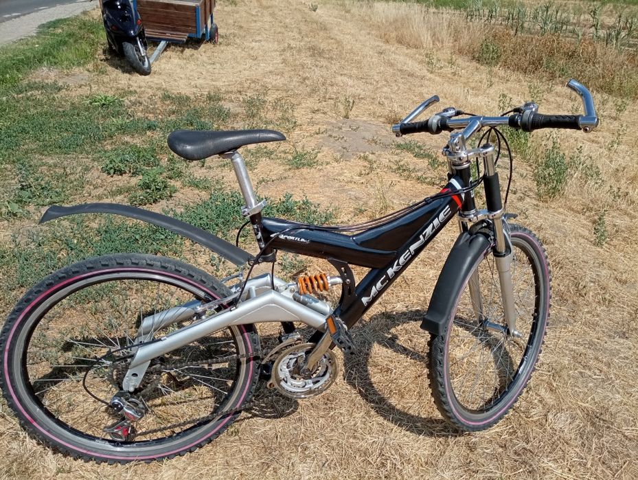 Bicicletă cu suspensie din Germania.