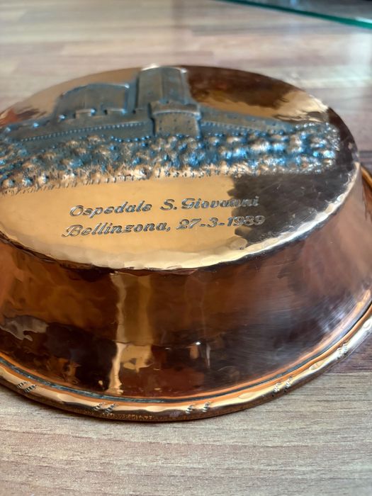 Vas decorativ din cupru