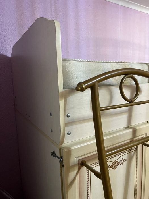 Кровать двухуровневая