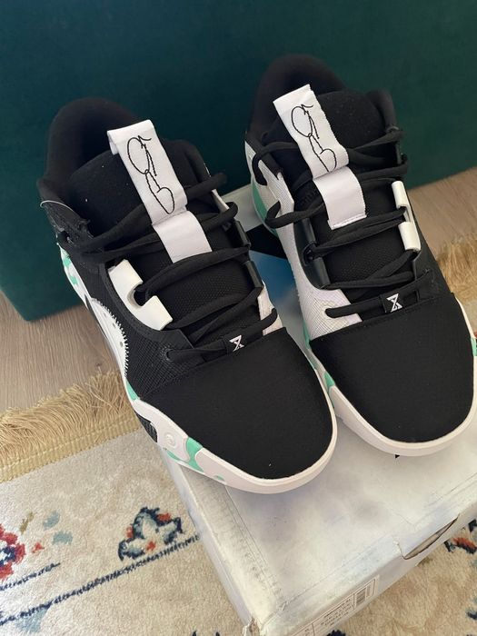 Кроссовки NIKE .