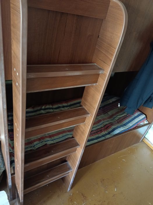 Кровать двухъярусная