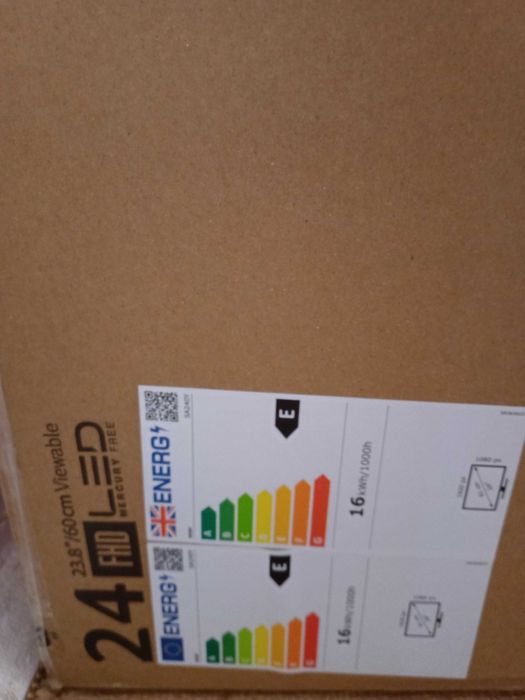 два идентични монитора за компютър ACER