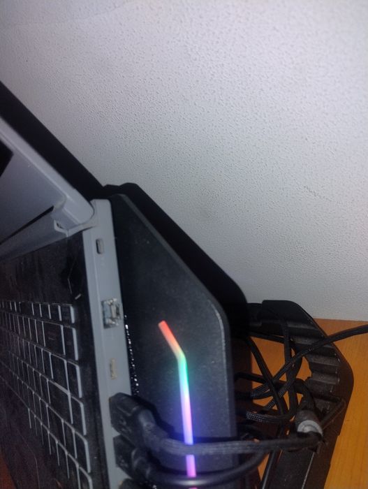 Laptop gaming msi thin 15 + suport cu ventilator