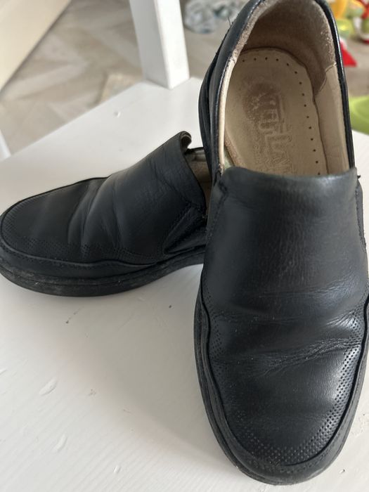 Продам туфли для мальчика