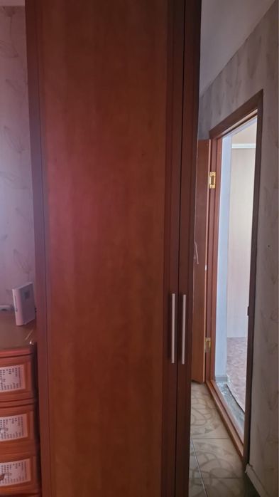 Продам кровати и шкафы