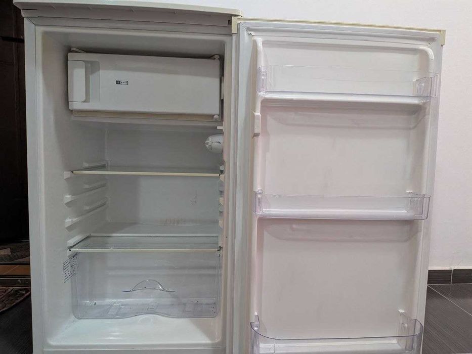 Хладилник Zanussi ZRG31SW (с мини фризер)