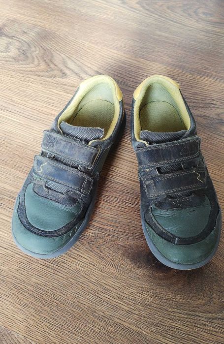 Оригинални обувки Clarks с лепки, естествена кожа, номер 32.5, отлични
