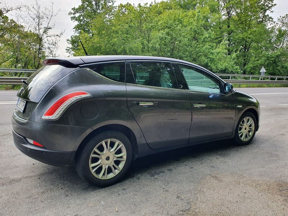 Vând Lancia Delta 3
