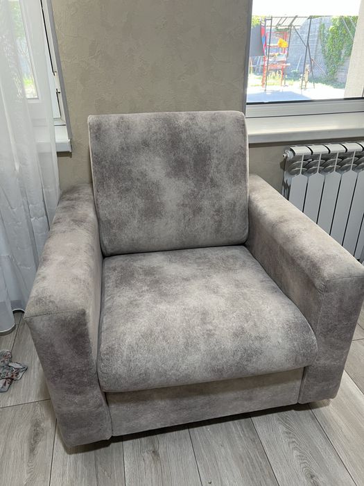 Продам диван с двумя креслами