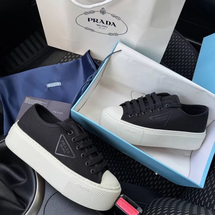 Обувки Prada дамски