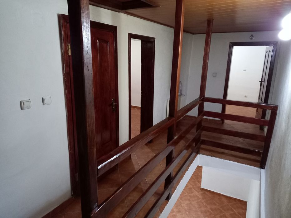 Ofer  spre inchiriere 3 camere ap. la casa