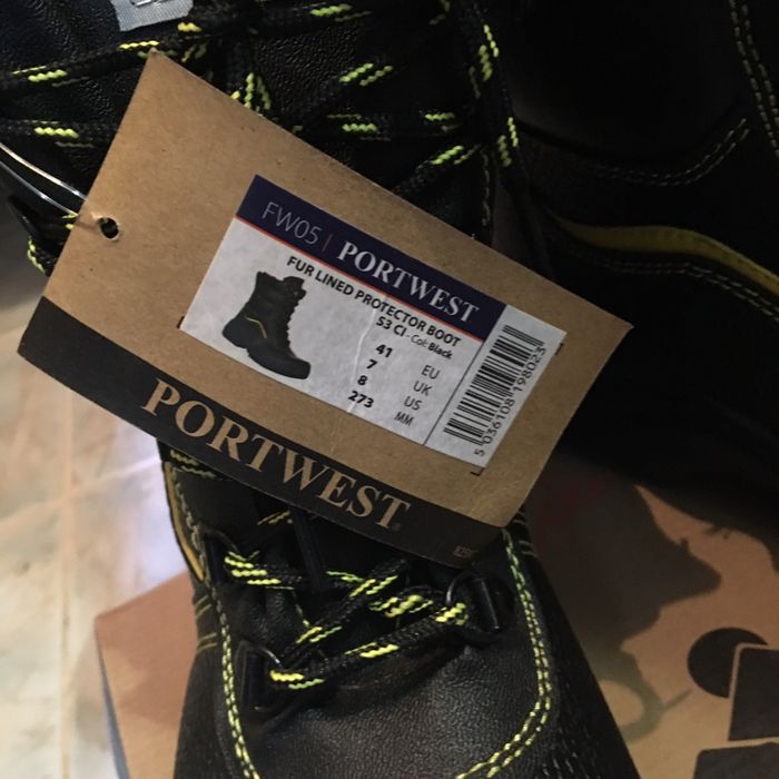 Продам новый рабочие ботинки