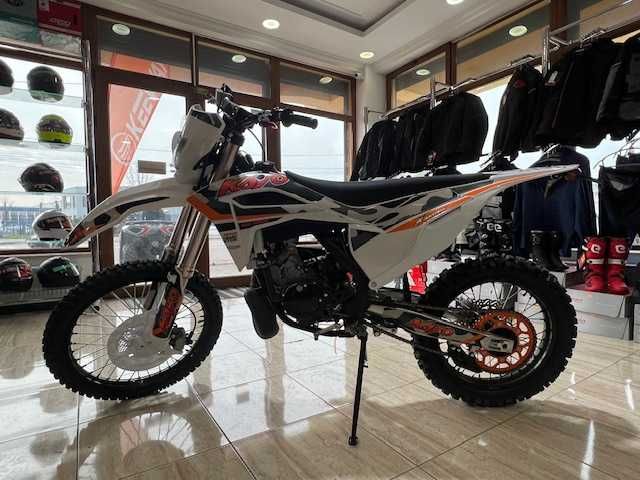Motocicleta enduro adulti KAYO KT250 (2T,250cc,31cp) la MYMOTO CT