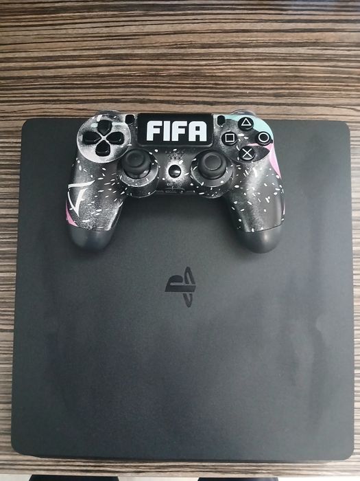 PlayStation 4 Slim + Един Джойстик + 3 Игри